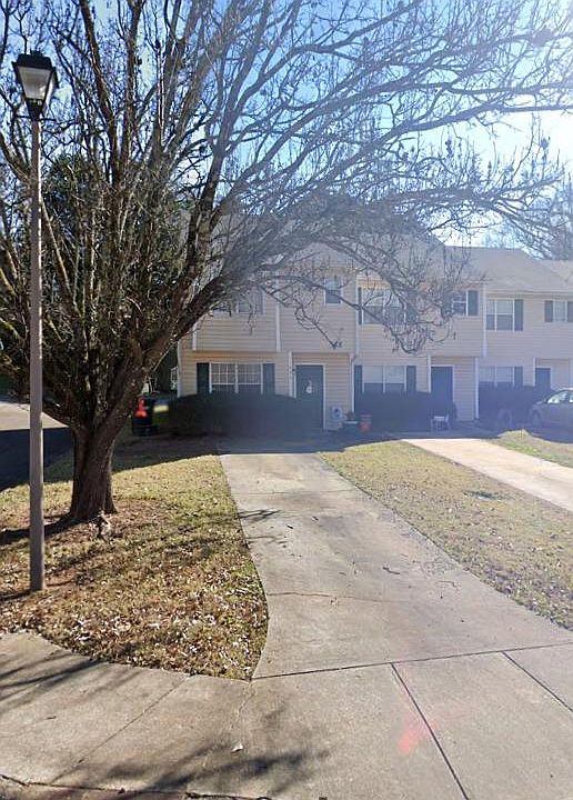1st image of 631 Carriage Ln #631