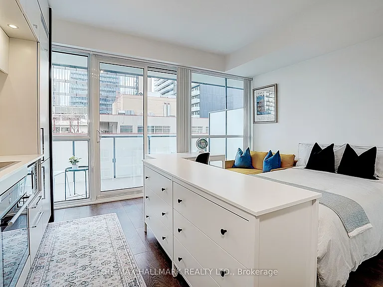 15 Grenville St #1406 — Photo 19