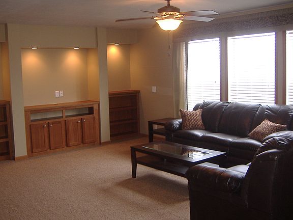 4th image of 2621 Pebble Ln