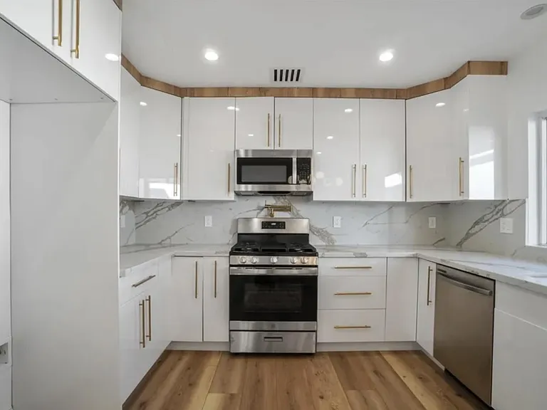 11044 Whitegate Ave — Photo 8