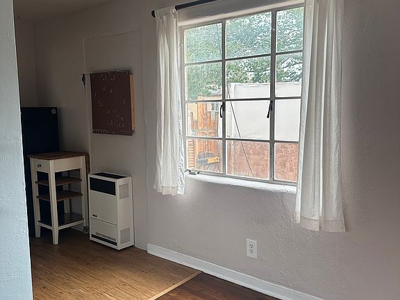 4th image of 2105 1/2 Silver Ave SE