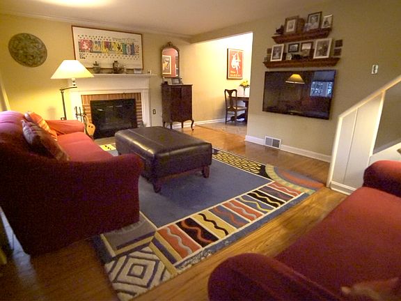 Living room (entrance)
