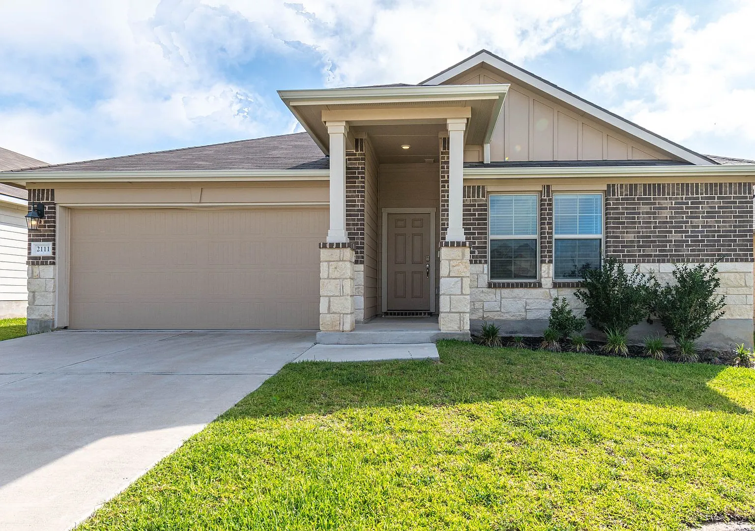 Beautiful 3 Bed/2 Bath Smart Home! Available for Immediate Move in! — Photo 1