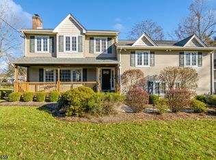 25 Ridgewood Dr, Livingston, NJ 07039