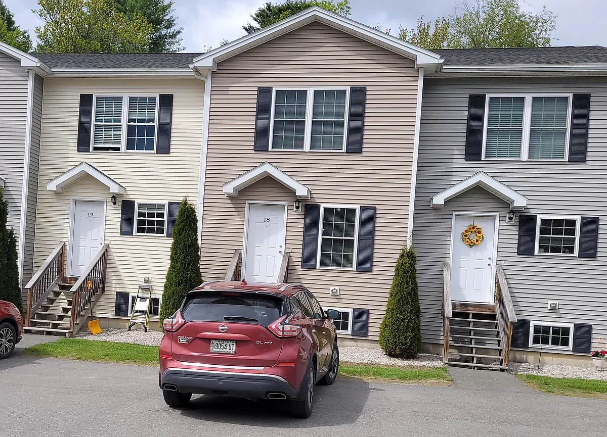 Building Photo - 1009 Fieldstone Ln #20