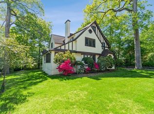 8 Barclay Rd, Scarsdale, NY 10583