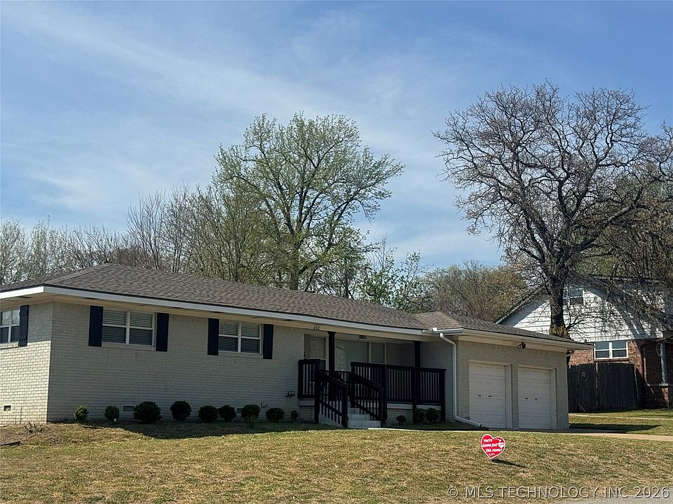 1st image of 202 N Moccasin Pl