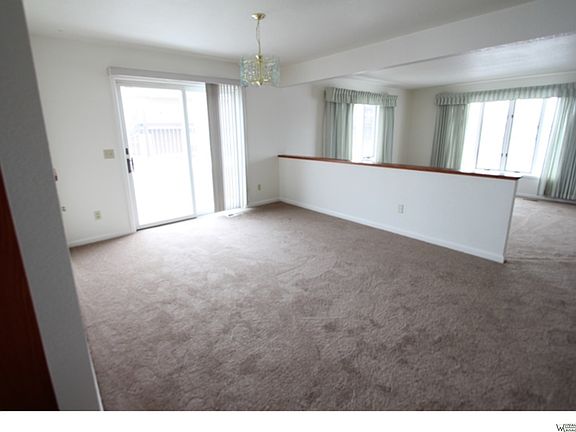 3rd image of 4345 King Ave W