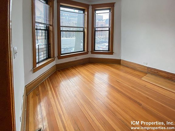 3rd image of 3322 N Kenmore Ave #1F