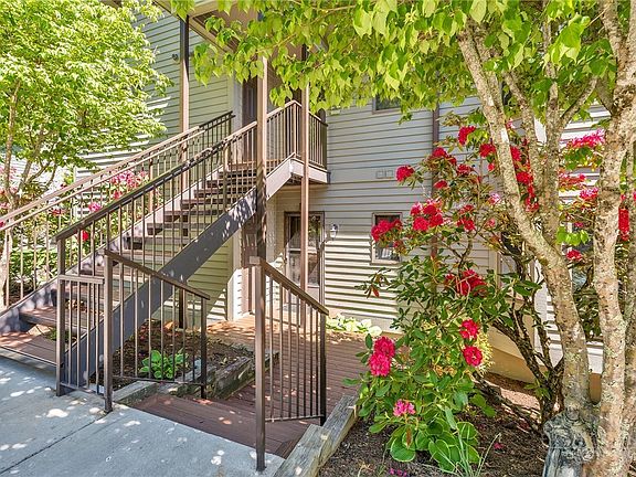 4th image of 140 Manor View Lane #1