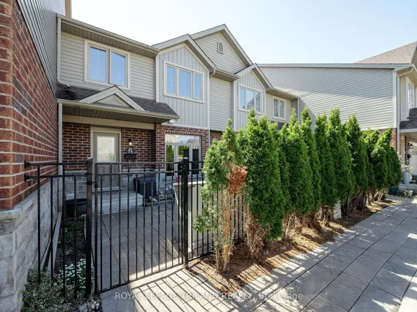 1061 Eagletrace Dr #71, London, ON N6G 0T3