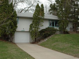 2185 Draper Ave, Roseville, MN 55113