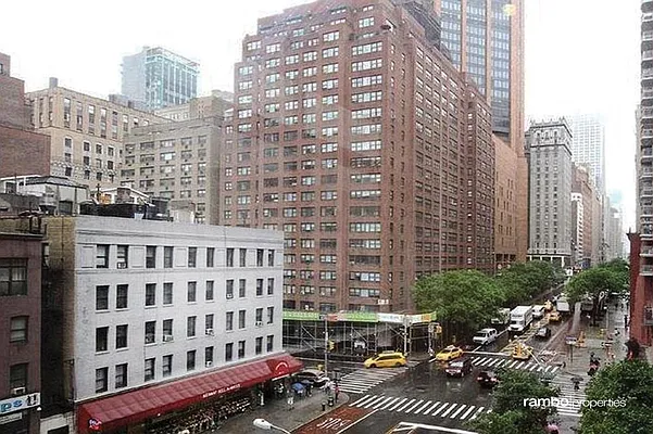 Sold by R New York | media 9