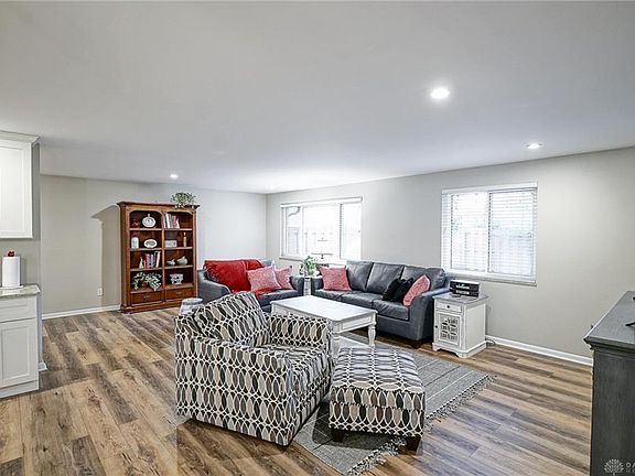 2nd image of 351 Edgebrook Dr