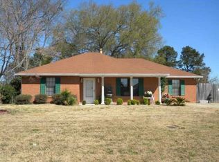 209 Honeysuckle Dr, Millbrook, AL 36054