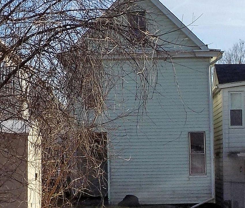 2nd image of 105 Walnut St