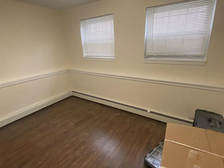 40 College Ave — Photo 8