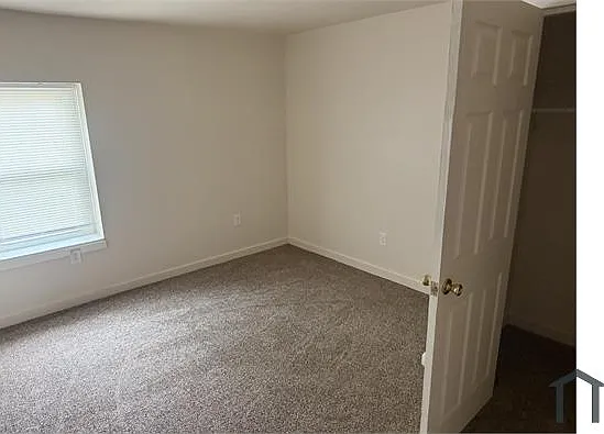 135 W Marshall St — Photo 5