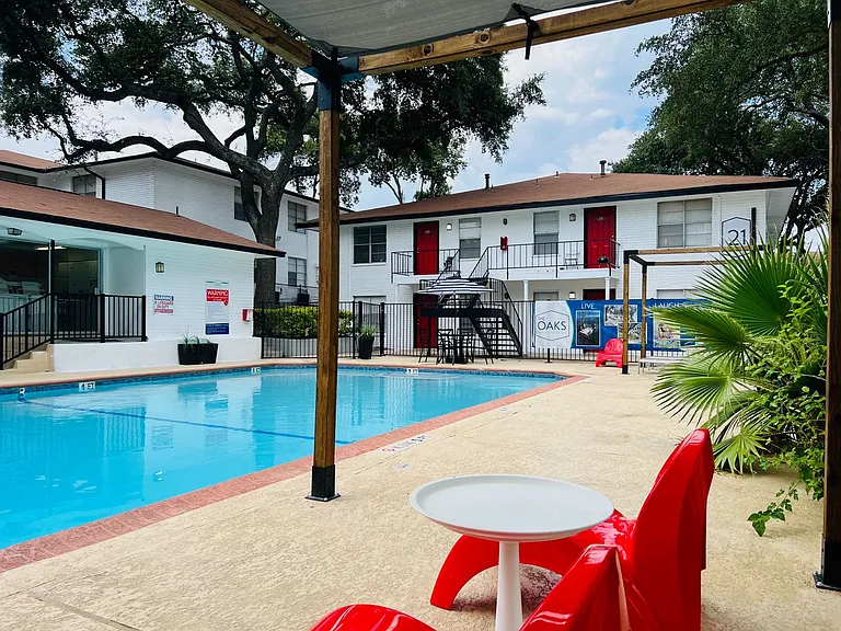 The Oaks Apartments At Medical Center — Photo 51