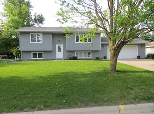 370 Arglen Dr, Owatonna, MN 55060