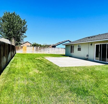 4th image of 611 Riverstone Dr