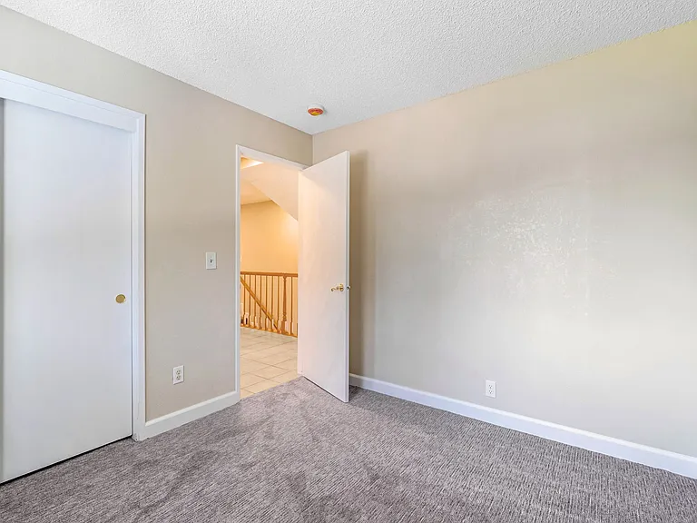 6733 N Warren Ave — Photo 26