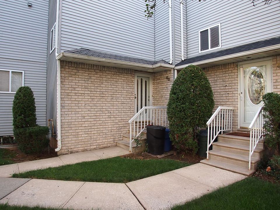 1st image of 68 Fairlawn Loop