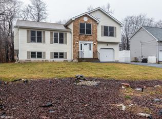 6116 Cumberland Rd, Tobyhanna, PA 18466