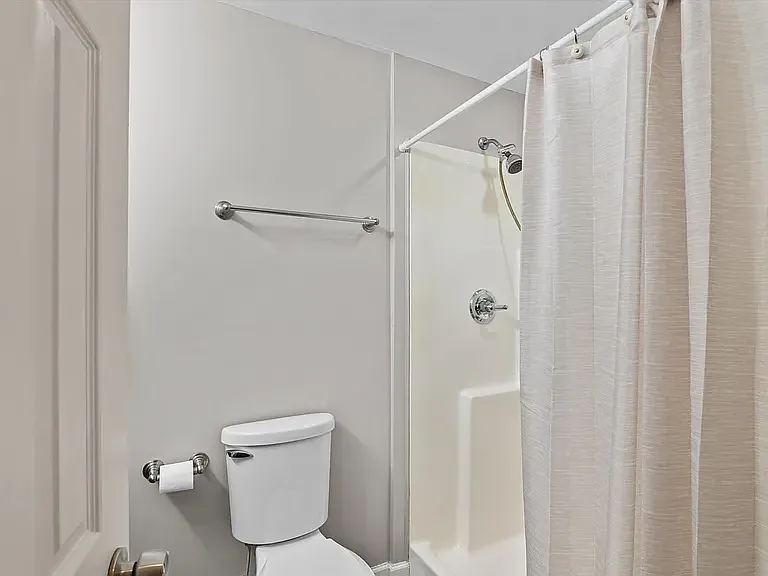 534 W Hugh St — Photo 8