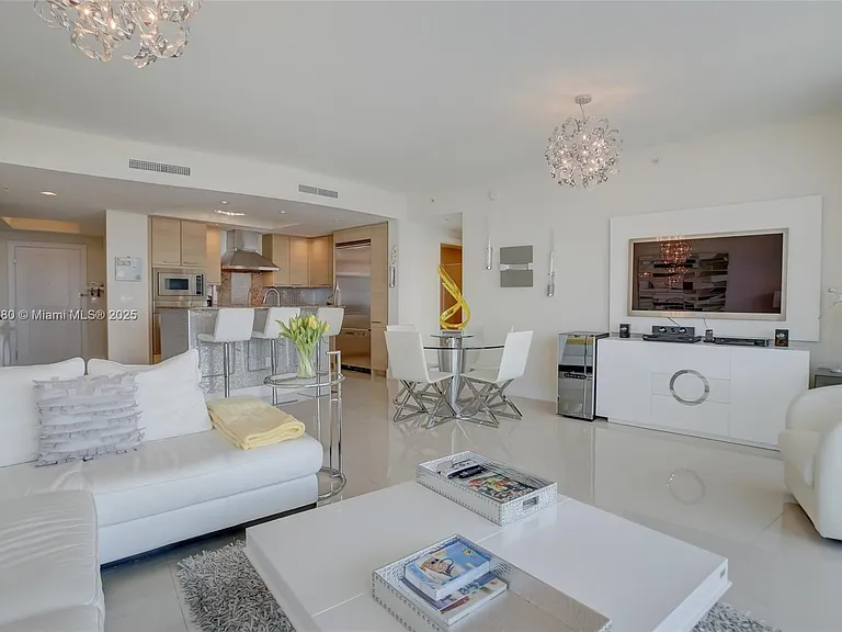 1 N Ocean Blvd #1011 — Photo 8