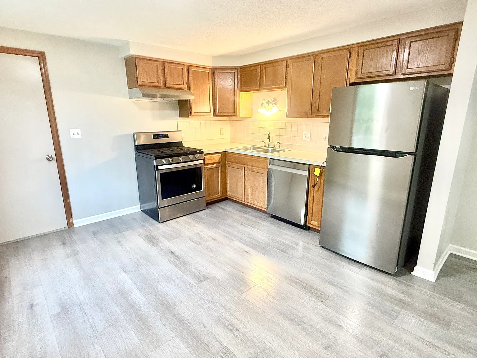 55 Minden Dr — Photo 2