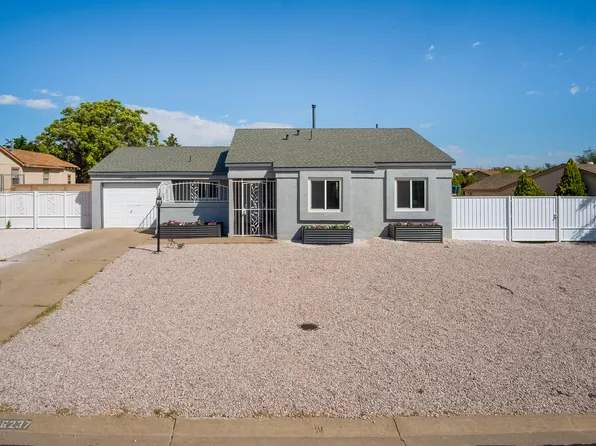 6237 Apache Plume Rd NE, Rio Rancho, NM 87144