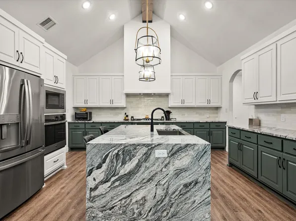 706 N 7th St, Wolfforth, TX 79382