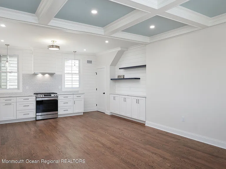 55 Hudson Ave — Photo 10