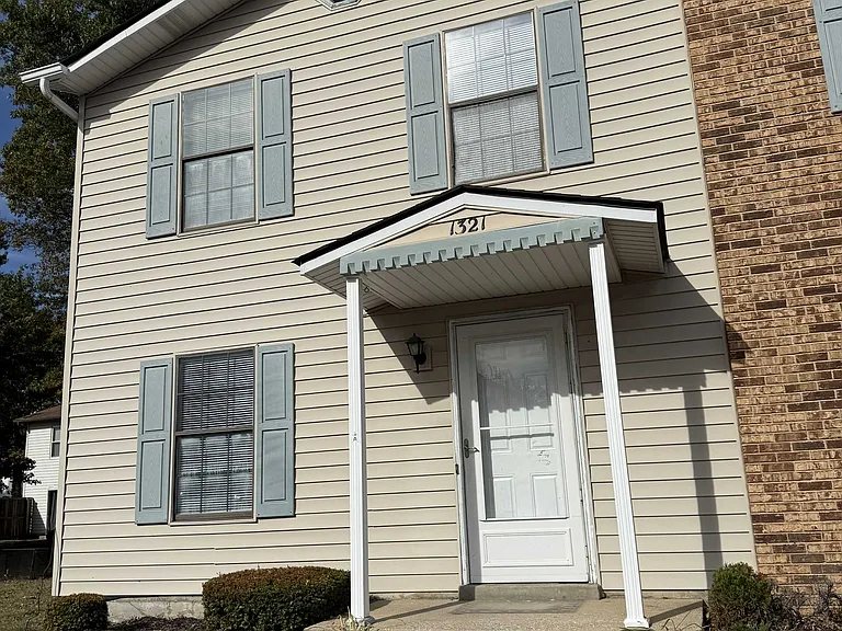 1321 Sunny Terrace Dr — Photo 1