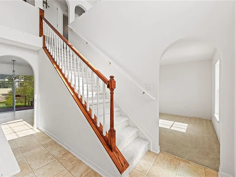 312 Lenz Ave S — Photo 3