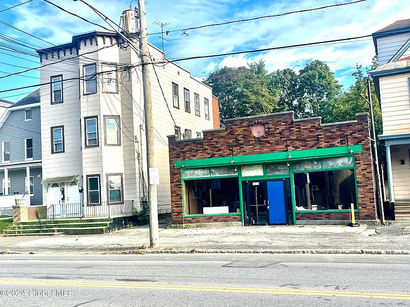 4th image of 2116 Broadway