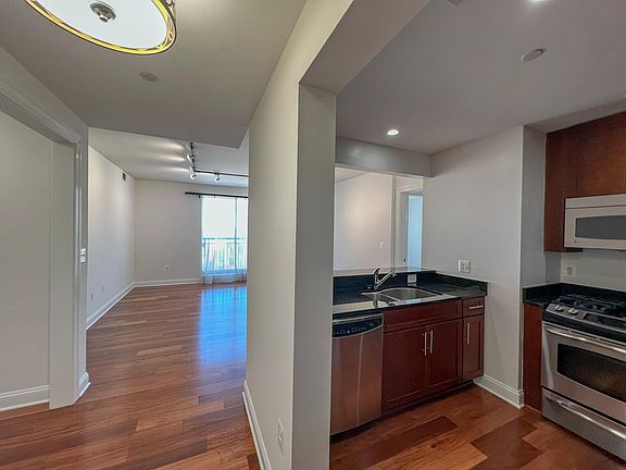 2nd image of 2050 Jamieson Ave