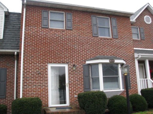 805 Edgemont