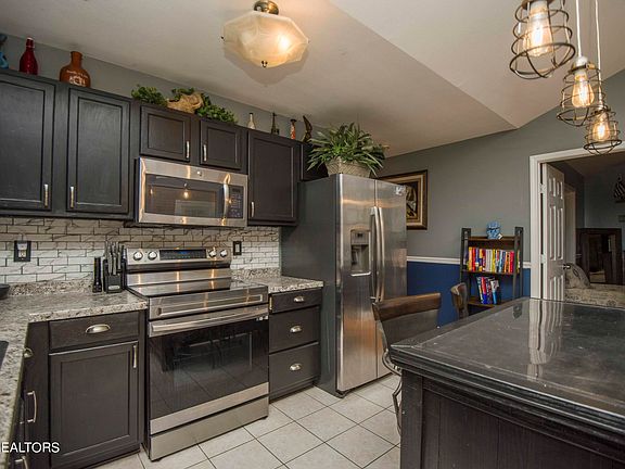 5th image of 3231 Thomas Hill Way