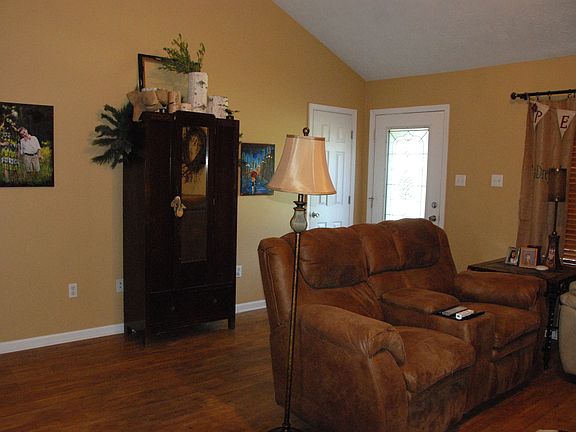 Greatroom w/ frnt door view