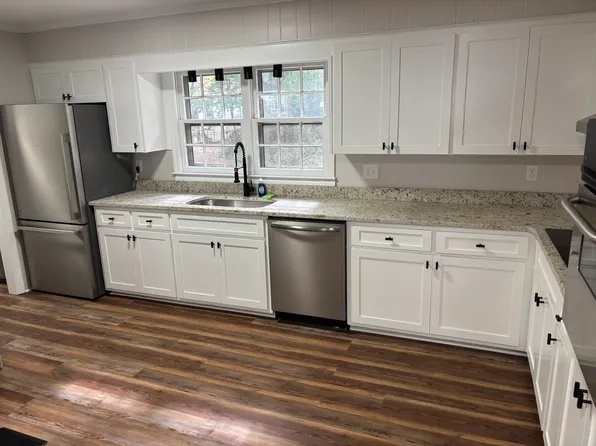 403 Parker Dr, Clinton, NC 28328