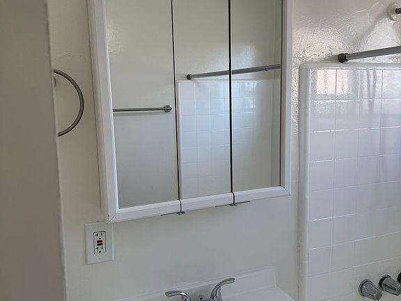 2nd image of 1100 W 92nd St #1102-1/2