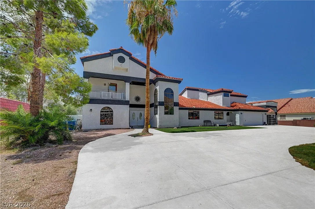 4 bed, 3.0 bath, 3371 sqft, $3,800 — Photo 1