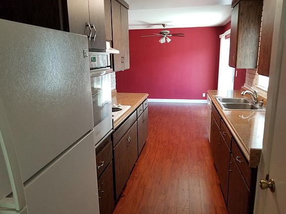5th image of 1076 W Hill Ct
