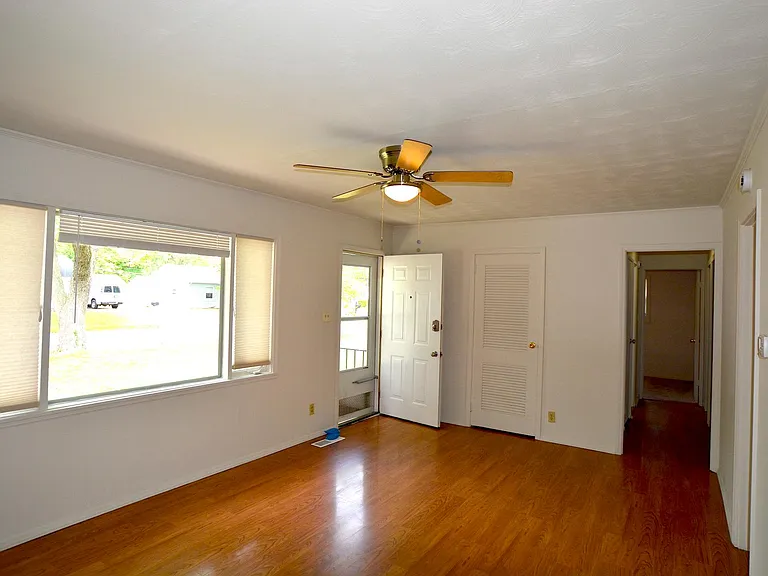 1404 Glendale Dr — Photo 3