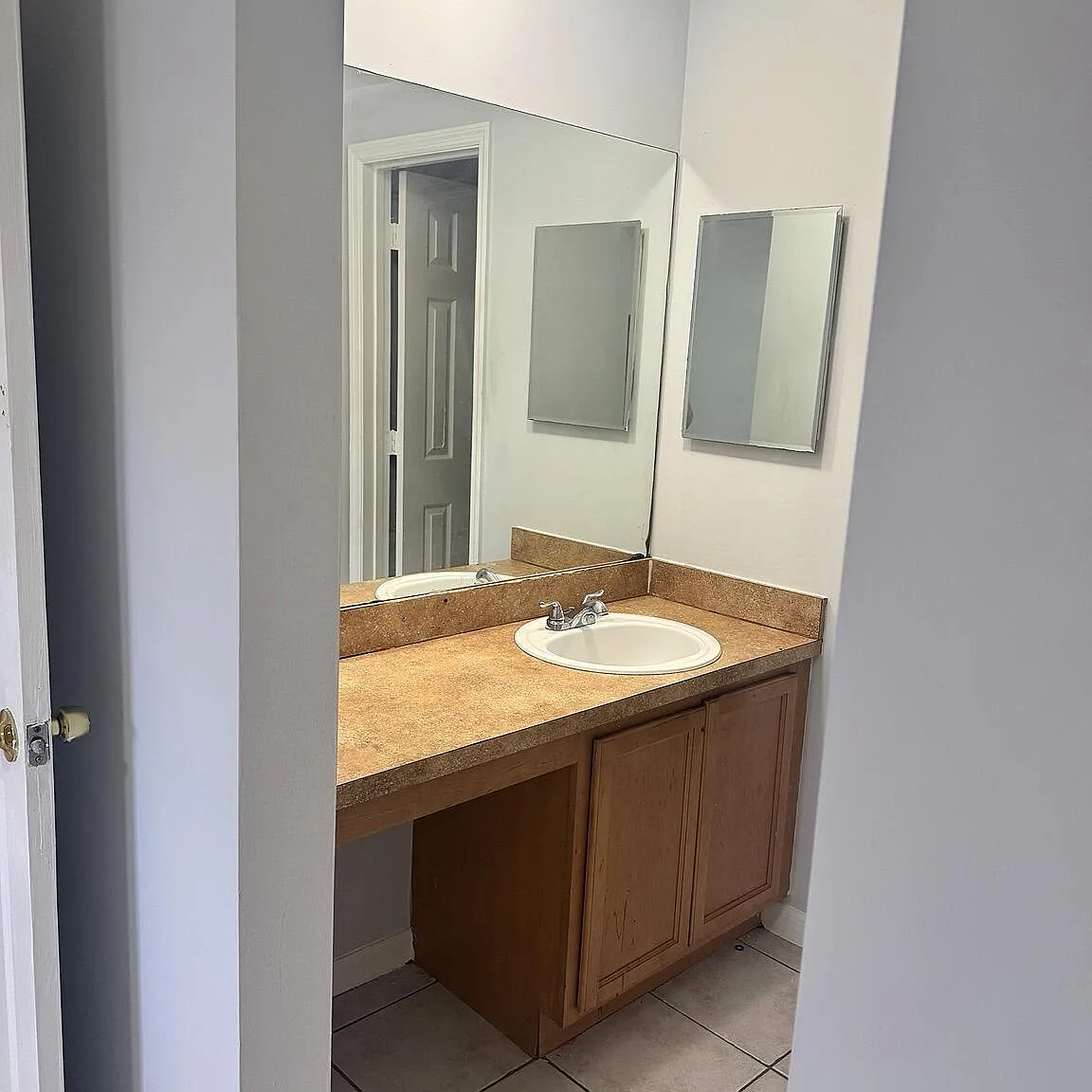 2 bed, 2.0 bath, 1060 sqft, $1,800 — Photo 3