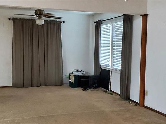 4th image of 406 S Dogwood St