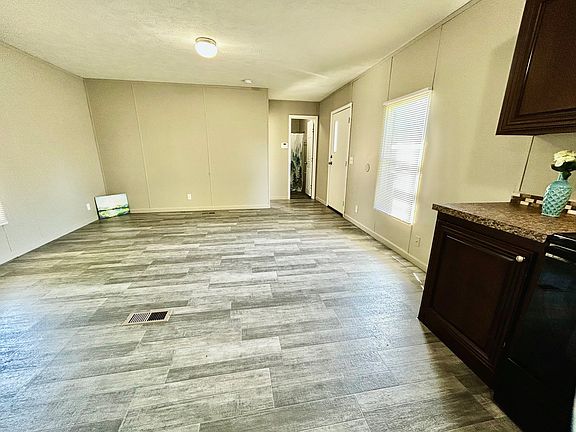 3rd image of 6217 SE 51st St