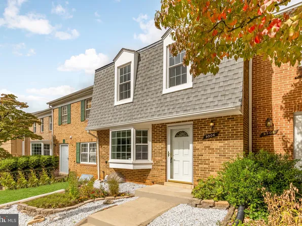 9906 Lakepointe Dr, Burke, VA 22015